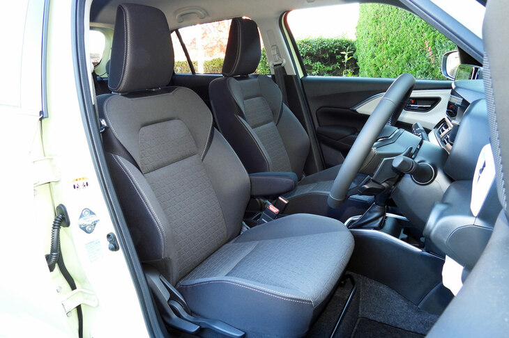 スズキ・スイフト ハイブリッドMZ（フロントシート）