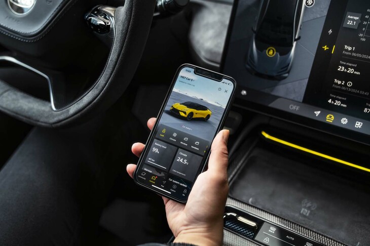 スマートフォンを使って空調や充電を管理できるなど、リモート機能も充実している。