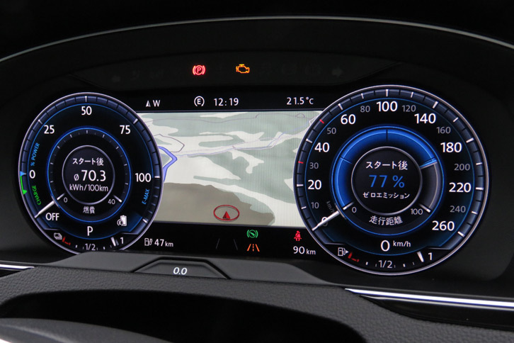 上級グレード「GTEアドヴァンス」のデジタルメータークラスター「アクティブ インフォ ディスプレイ」。