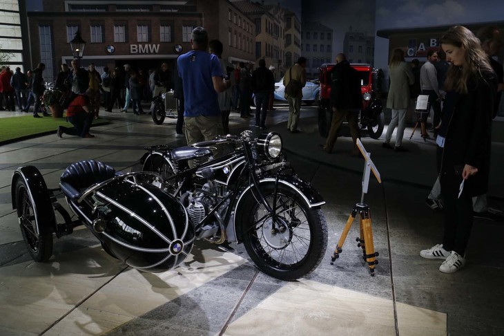 「BMW R62」＋「ロイヤルサイドカー」（1928年）。R62は「R63」とともに、BMW初の750ccエンジン搭載車として登場した。