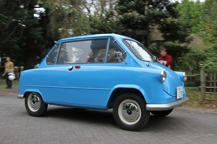 閉会後の退場パレードで、元気に走る「ツェンダップ・ヤヌス」。総生産台数は6902台だが、オーナー氏によれば現在の実働車両は世界でも20～30台で、日本国内で登録されているのはこれ1台のみという。