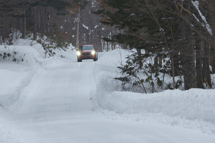 エネルギーロスの低減や軽量化、より緻密な制御の実現などにより、マツダは最終的に「FFより燃費のいい4WDの実現を目指す」としている。