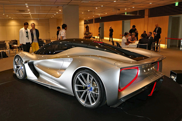 日本初公開された「エヴァイヤ」。4基のモーターで4輪を駆動する、最高出力2000PSのハイパーカーだ。