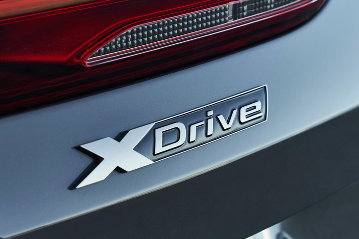 「xDrive」の車名の通り、駆動方式は4WD。「Mアクティブ・ディファレンシャル」も装着され、コーナリング時の俊敏性と安定性が高められている。