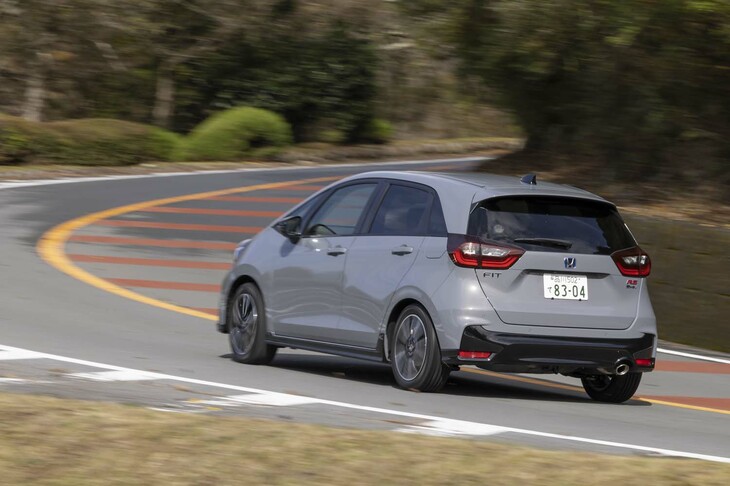 試乗車のボディーカラーは「スレートグレーパール」。「RS」と「クロスター」でしか選べない新色だ。