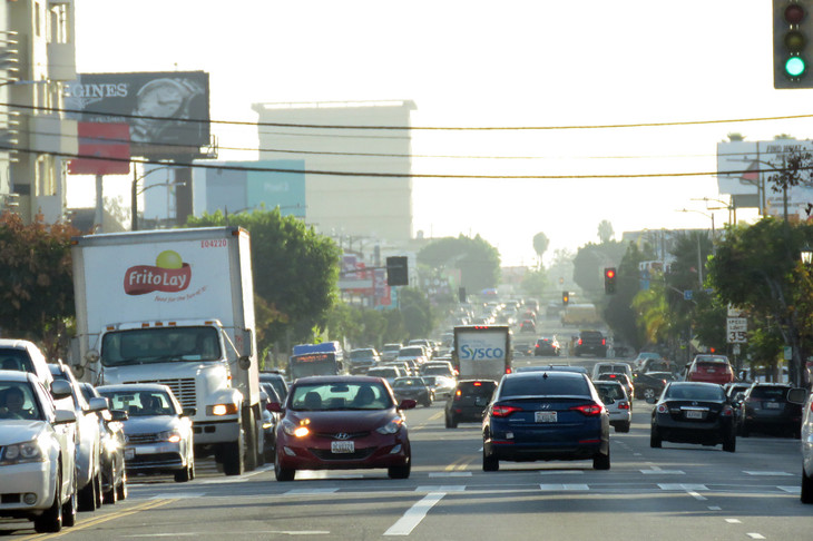 EVの普及によるCO2削減効果が最も大きく見込めるという米国。自動車の平均燃費が低いためだ。