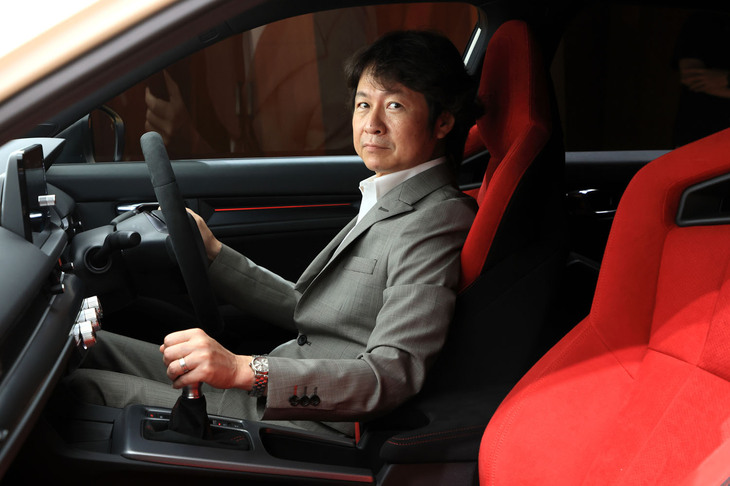 ＜柿沼秀樹さんプロフィール＞
	1991年入社。車両の運動性能にまつわるボディーやサスペンションの研究開発に従事し、1999年からは「S2000」や2代目「シビック タイプR」「NSX／NSX-R」「インテグラ タイプR」などスポーツモデルの運動性能開発を担当。2010年からは車両運動性能の開発部門リーダーとして、性能開発をけん引する。シビック タイプRの開発責任者を担当するのは、先代（2017年）に続きこれが2度目。