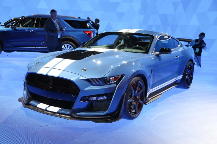 フォードの2ドアクーペ「マスタング」の新たなフラッグシップ「シェルビーGT500」が、2020年モデルとしてNAIAS2019で発表された。最高出力710psの5.2リッターV8エンジンを搭載し、7段DCTを組み合わせている。タイヤは20インチサイズとなる。