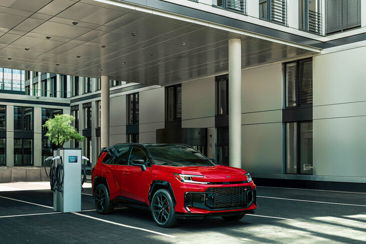 清水「街の風景の一部として、新型はとてもステキになったと思うんだけど」　
	ほった「まぁ都会寄りになったのは確かですけど」