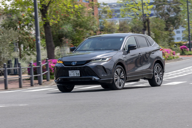 走行用バッテリーの総電力量は18.1kWh。充電電力使用時走行距離は93kmとされている。