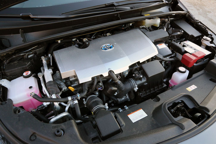 EV走行距離（目標値）は60km以上。EV走行時の最高速は135km/hがうたわれている（日本仕様車の場合）。