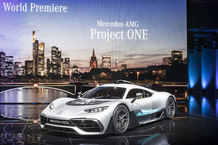 2017年のフランクフルトショーに出展された“公道のF1マシン”こと「メルセデスAMGプロジェクトONE」。ダイムラーのプレビューイベントである「メルセデス・ベンツメディアナイト」で、ショーに先駆けて発表された。