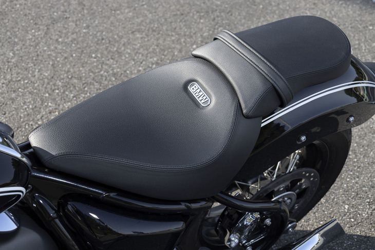 シート高は690ｍｍで、当然ながら足つき性は良好。時折、リアサスペンションから鋭い突き上げがあるのが玉にきずだ。