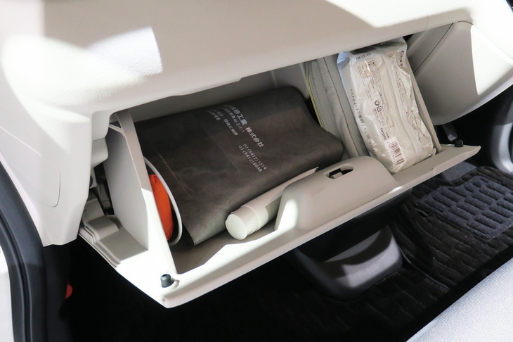 ホンダN-BOX（助手席グローブボックス）