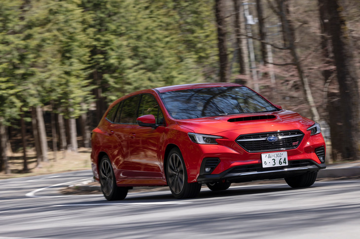 2.4リッター車の駆動システムには、“後輪寄り”の駆動力配分を基本としたセンターデフ式4WDシステム「不等&可変トルク配分電子制御AWD（VTD-AWD）」を採用。よりスポーティーな走りを楽しめるようになっている。（写真：郡大二郎）