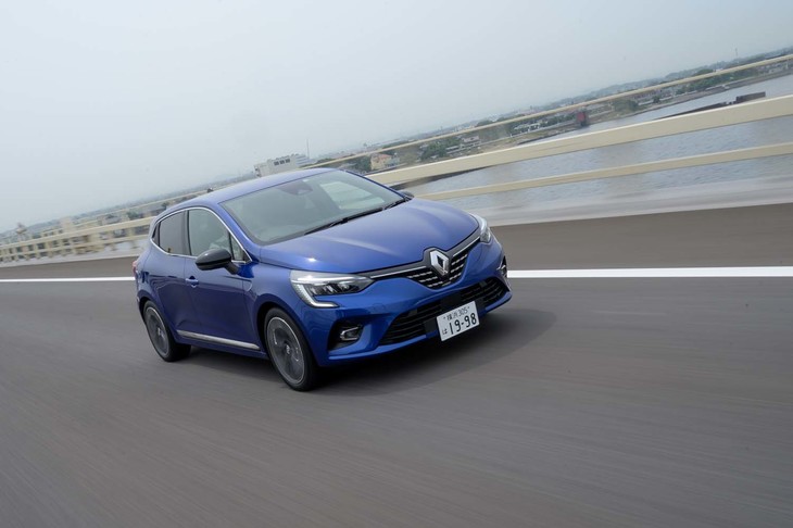 ドライブトレインは最高出力91PSの1.6リッター直4エンジンと同49PSの駆動用モーターの組み合わせ。スターターと発電を担当する同20PSのサブモーターも備わっている。