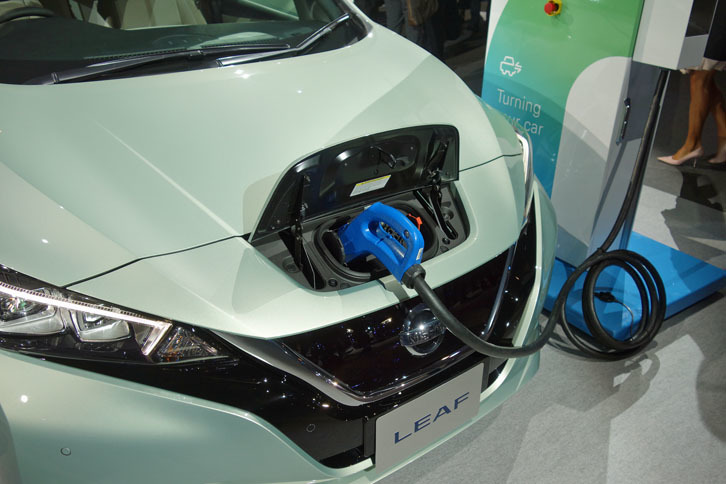 リーフ（給電口）