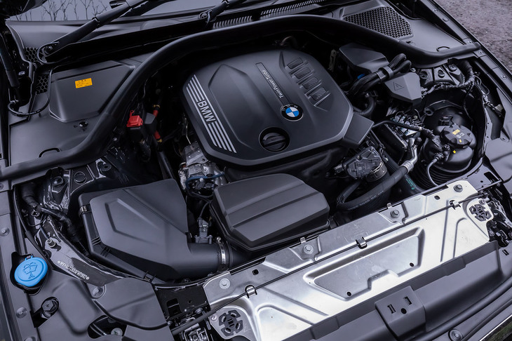 「320d xDriveツーリングMスポーツ」には、最高出力190PS、最大トルク400N・mを発生する2リッター直4ディーゼルツインターボエンジンに8段ATが組み合わされている。