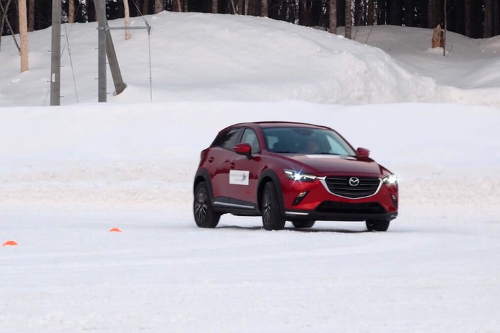 試乗した「CX-3」は左ハンドルの欧州仕様車。タイヤは「ブリヂストン・ブリザックVRX2」を装着していた。