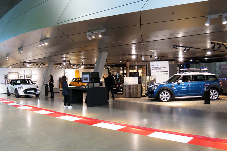 こちらはMINIのブース。……余談ですが、今回のツアーでは「MINIクロスオーバー」のプラグインハイブリッド車も取材しました。公開はちょっと先ですが、ぜひ試乗記をお楽しみに！（本日2度目のダイレクトマーケティング）