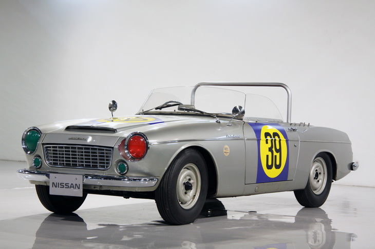 日産の座間記念庫に保管されている、田原源一郎のドライブで第1回日本グランプリに優勝したSP310。市販車とはまったく異なるレーシングスクリーンを備えている。