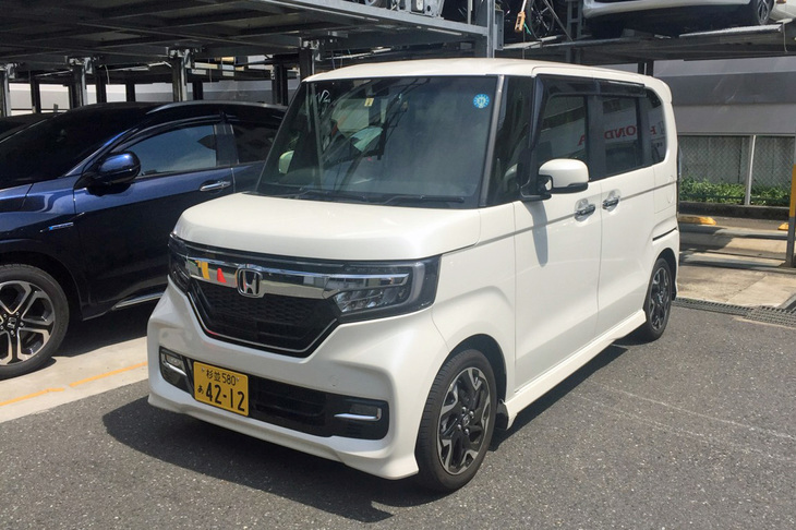 近所のホンダディーラーで試乗した「N-BOXカスタム」。