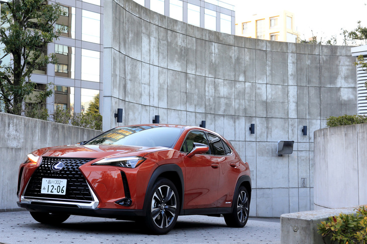 レクサスのラインナップの末弟として登場した「UX」。高い実力と人気を誇るライバルたちと、パッケージ、商品力、燃費、乗り味などを比較しました。（photo：荒川正幸）