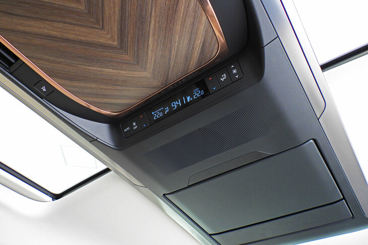 レクサスLM500h“バージョンL”（オーバーヘッドコンソール）