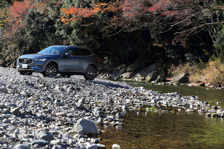 エアサスペンション装着車は、走行モードにより最低地上高が変化する。「オフロード」モードは最も高く、不整地に適したロードクリアランスが得られるようになる。