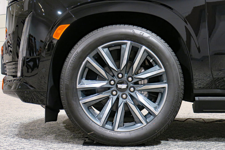 キャデラック・エスカレード スポーツ（タイヤ＆ホイール）