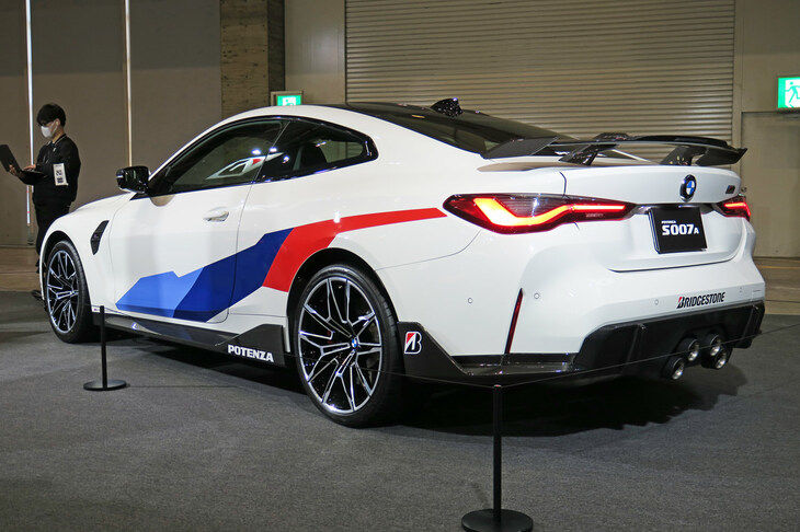 「ブリヂストン・ポテンザS007A」を装着した「BMW M4クーペ コンペティション」。