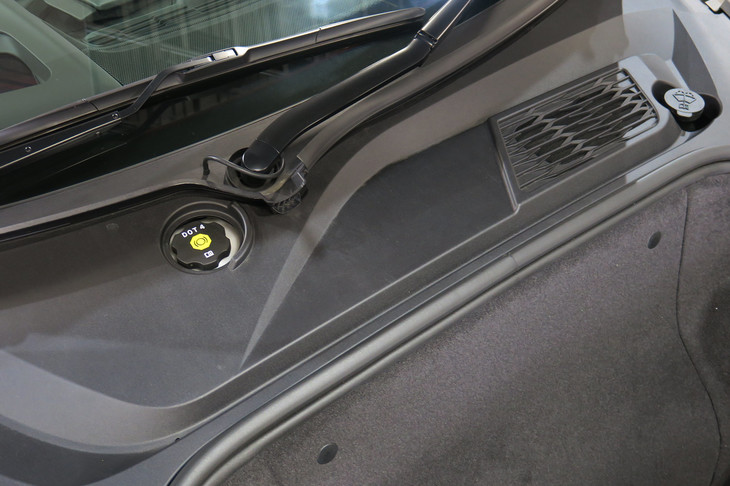 シボレー・コルベット  コンバーチブル 日本仕様プロトタイプ（フロントバルクヘッドまわり）