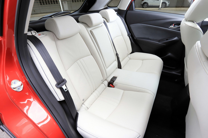 マツダCX-3 XD Lパッケージ（リアシート）