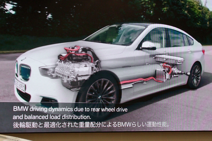 
	発表会のスライド資料から。BMWが手がけた燃料電池車のプロトタイプは後輪駆動車で、0-100km/h加速を8.4秒でこなす。

	 
	