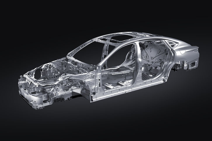 新型にはレクサスのFR車用新プラットフォーム、GA-Lが採用されている。