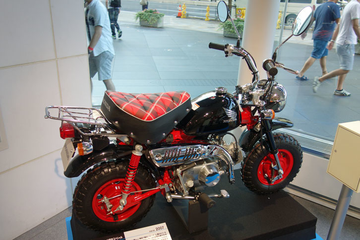 「モンキー40周年スペシャル」（2007年）。1967年の「Z50M」をモチーフに、各部に特別色を配した期間限定モデル。価格は20万5000円。