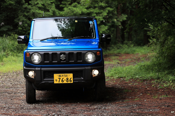 軽自動車規格に収まるボディーの全幅はわずかに1475mm。「ドアパネルの向こうがボディーの縁」といった感覚で、スクエアな車体形状とも相まって車両感覚は良好だ。