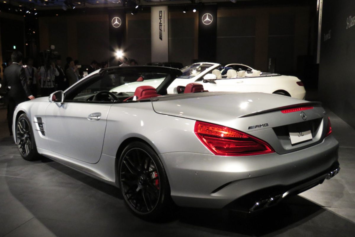 メルセデス・ベンツが「SL」に新しいフロントデザインを採用