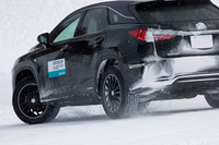 プレゼンテーションや配布された資料によると、氷上性能や雪上性能に加え、ウエットグリップ性能も「X-ICE 3＋」より向上しているという。