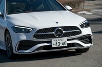 試乗車はオプションの「AMGライン」装着車。よりアグレッシブな形状のバンパーに加えて、スリーポインテッドスターをちりばめたスターパターングリルを装備する。