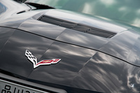 1953年のモトラマでデビューした「シボレー・コルベット」。駆動レイアウトは常にFRだったが、2019年7月に発表された8代目はMRとなる。