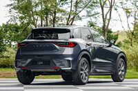 清水「わかったかねほった君！ コンパクトSUVがこんなプリプリしたお尻である必要はないのだよ！」　
	ほった「そんなビンボーくさいこと言っててどうすんですか。これ、レクサスですよ？」