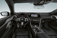 「840iグランクーペ フローズンブラックエディション」のインテリア。「Bowers & Wilkinsダイヤモンドサラウンドサウンドシステム」を標準装備している。