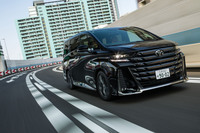 豊田章男社長（当時）の鶴の一声で存続が決まった「ヴェルファイア」。