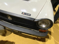 大幅な重量増にもかかわらず、エンジンはノーマルの70馬力のまま。