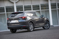 ラインナップは「XD」「XDプロアクティブ」「XD Lパッケージ」の3グレードで、それぞれにFF車と4WD車が設定されている。写真は最上級グレードのXD Lパッケージ。