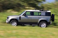 試乗車の車両重量は2280kg。1150kg：1130kgときれいに前後配分されている。