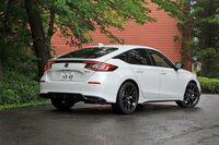 海外マーケットはもちろん、日本でも若者に支持されているという現行型「シビック」。シックで上質なデザインを好むのは、ベテランドライバーだけではないということだろう。