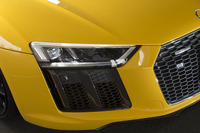 照射範囲を自動的に調節できる「マトリクスLEDヘッドライト」。片側あたり37個のLEDが用いられている。