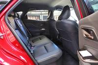 「クラウン スポーツ」のキャビンは他の兄弟に比べてやや狭い。室内長（1850mm）は、「クラウン クロスオーバー」の1980mmに対して130mm短縮されている。